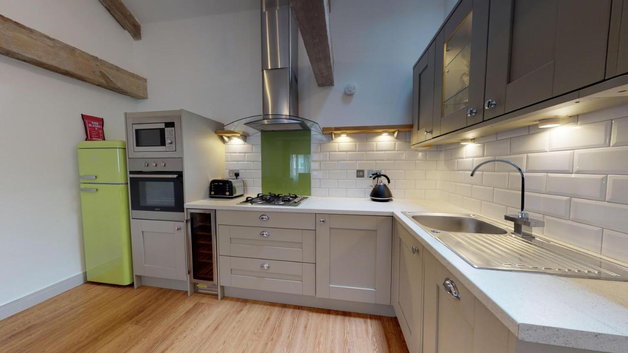 Apartment Custom House 2 Bed Apartments, The Barbican,