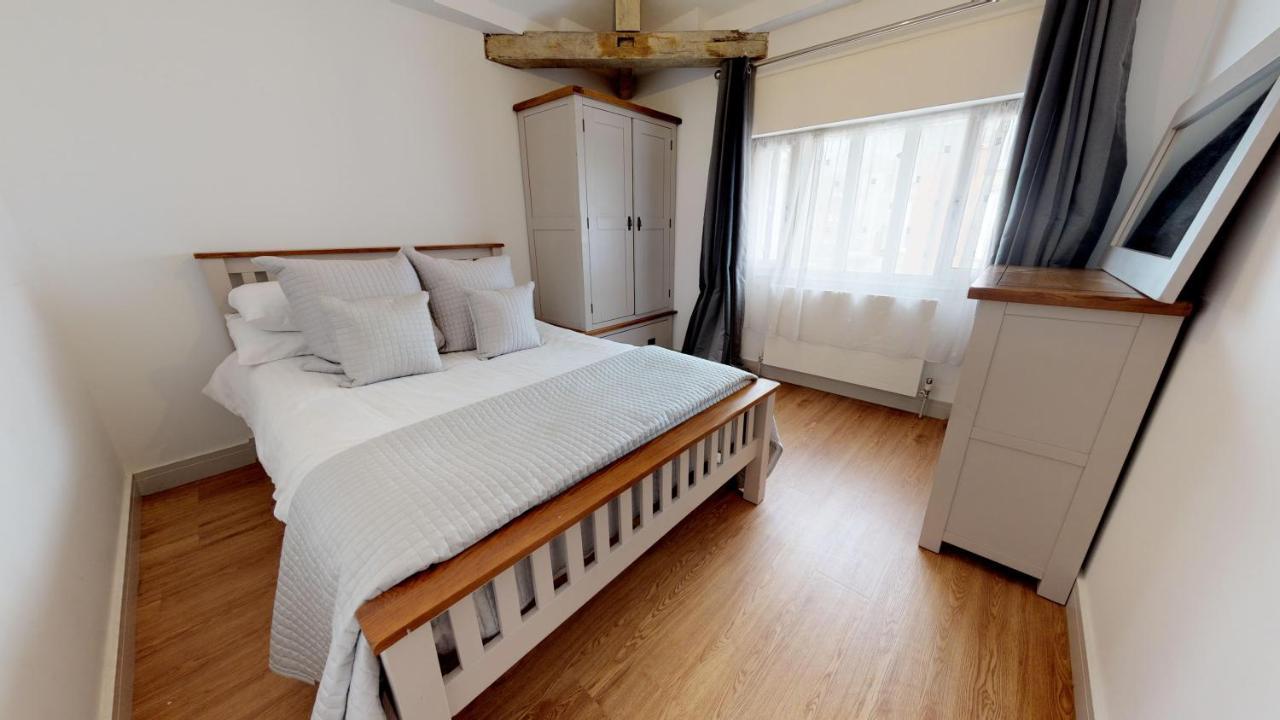 Custom House 2 Bed Apartments, The Barbican, *